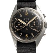 A GENTLEMAN'S STAINLESS STEEL BRITISH MILITARY CWC ROYAL NAVY PILOTS CHRONOGRAPH WRIST WATCH DATED