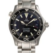 A MIDSIZE STAINLESS STEEL OMEGA SEAMASTER PROFESSIONAL 300M AUTOMATIC BRACELET WATCH CIRCA 2006,