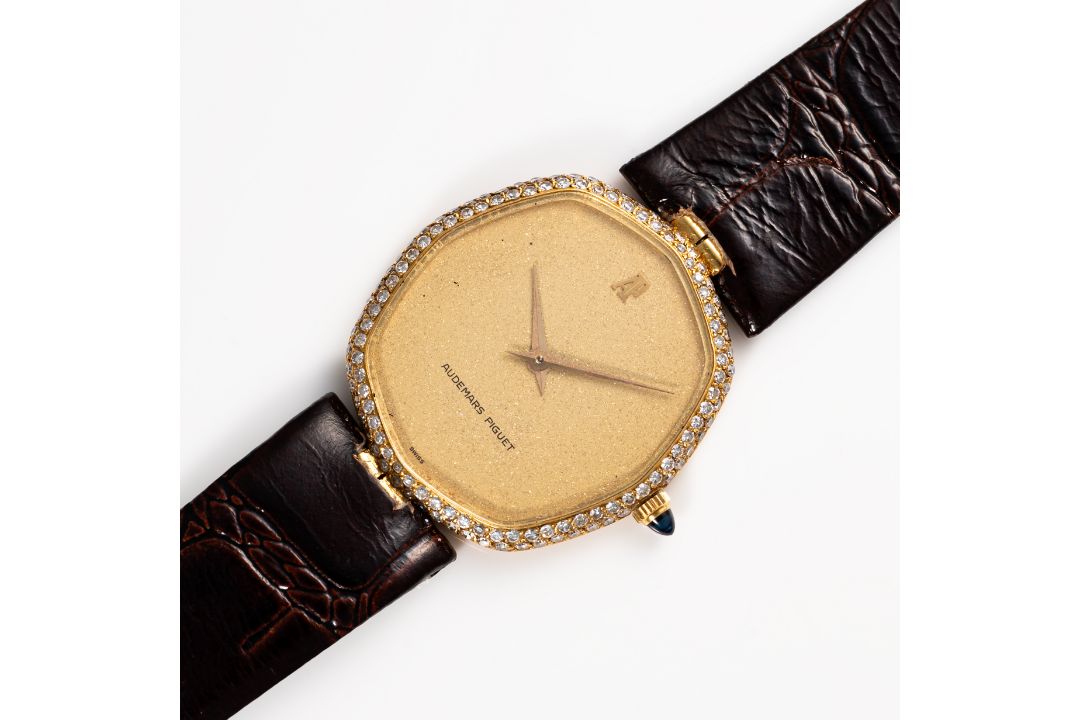 A FINE GENTLEMAN'S SIZE 18K SOLID GOLD & DIAMOND AUDEMARS PIGUET OCTAGONAL WRIST WATCH CIRCA - Image 4 of 7