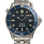 A GENTLEMAN'S LARGE SIZE STAINLESS STEEL OMEGA SEAMASTER PROFESSIONAL 300M AUTOMATIC BRACELET
