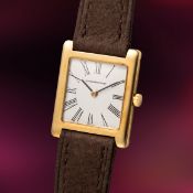 A FINE GENTLEMAN'S SIZE 18K SOLID GOLD AUDEMARS PIGUET EXTRA PLATE WRIST WATCH CIRCA 1955, WITH