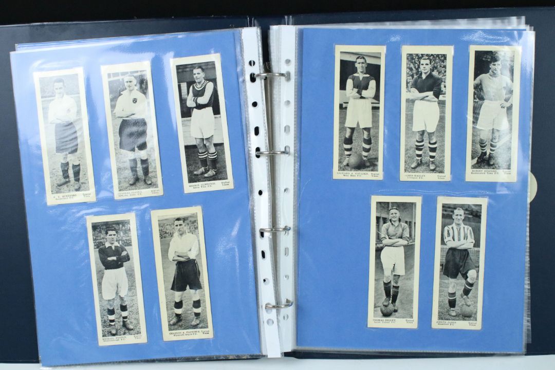 Cigarette Cards - A collection of Topical Times Football Panel Portrait Cards to include a full - Image 3 of 8