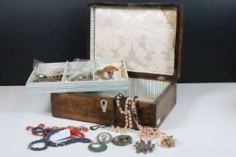 Costume jewellery collection comprising brooches in the form of a leaf, feathers, a bird etc, beaded