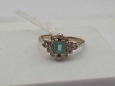 A EMERALD AND DIAMOND RING 18CT GOLD SIZE L 3,4 GMS