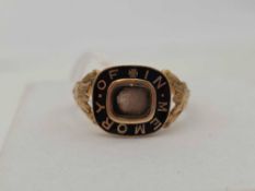 A ANTIQUE MOURNING RING 18CT GOLD SIZE Q 3.1 GMS