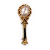 A LATE 19TH CENTURY NATURAL BLISTER PEARL AND ENAMEL BROOCH, the light grey baroque blister pearl