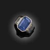 A SAPPHIRE AND DIAMOND DRESS RING, the step-cut sapphire weighing approximately 17.00cts, flanked