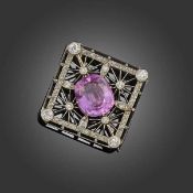 AN EARLY 20TH CENTURY TOPAZ AND DIAMOND BROOCH, set with an cushion-shaped pink topaz in openwork