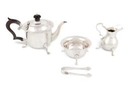 A matched three-piece Edwardian silver tea set, by Haseler Brothers, London 1901, 1902 and Chester