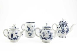 A WORCESTER BLUE AND WHITE TEAPOT AND COVER C.1760-80 painted in the Waiting Chinaman pattern,