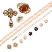 A SELECTION OF GOLD AND GOLD-PLATED JEWELLERY, 19TH CENTURY AND LATER