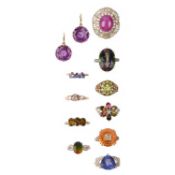 NINE GOLD RINGS, A PAIR OF GOLD EARRINGS AND A GOLD PLATED RING
