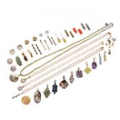 A LARGE COLLECTION OF JEWELLERY