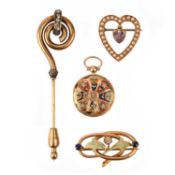 A SMALL GROUP OF JEWELLERY