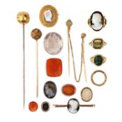 A COLLECTION OF 19TH CENTURY AND LATER JEWELLERY