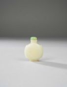 A CHINESE WHITE JADE SNUFF BOTTLE