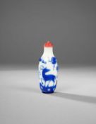 λ A CHINESE BLUE-OVERLAY GLASS SNUFF BOTTLE