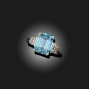 A ZIRCON AND DIAMOND RING, MID 20TH CENTURY