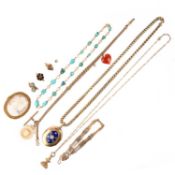 A LARGE COLLECTION OF JEWELLERY