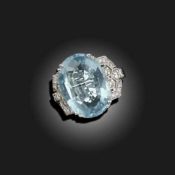 AN AQUAMARINE AND DIAMOND RING
