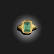 A FINE NEOCLASSICAL EMERALD INTAGLIO, LATE 18TH/EARLY 19TH CENTURY