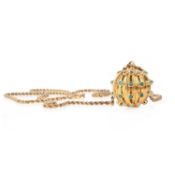 A TURQUOISE-SET GOLD ORB PENDANT NECKLACE