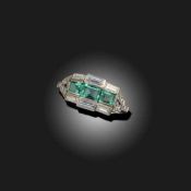 AN ART DECO EMERALD AND DIAMOND RING