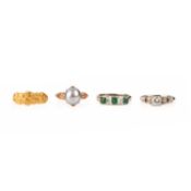 A SMALL COLLECTION OF FOUR RINGS