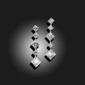 A PAIR OF DIAMOND DROP EARRINGS