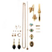 A LARGE COLLECTION OF JEWELLERY