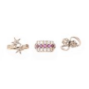 A SMALL COLLECTION OF THREE GEM-SET GOLD RINGS