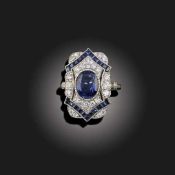 A SAPPHIRE AND DIAMOND CLUSTER RING
