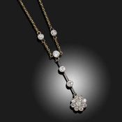 AN EARLY 20TH CENTURY DIAMOND CLUSTER PENDANT