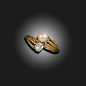 A CULTURED PEARL AND DIAMOND RING, OF 'TOI ET MOI DESIGN'