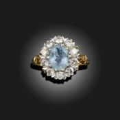 AN AQUAMARINE AND DIAMOND CLUSTER RING