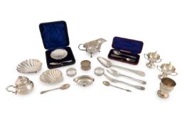 A mixed lot of silver items,