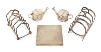 A mixed lot of silver items,
