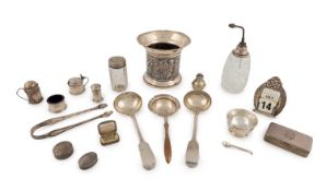 A mixed lot of silver items,