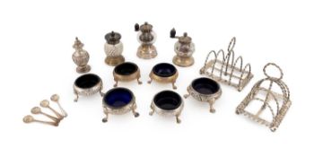 A mixed lot of silver,