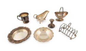 A mixed lot of silver items,