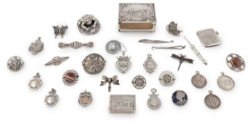A mixed lot of small silver vertu items,