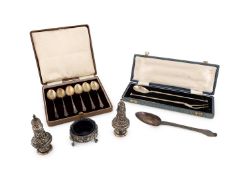 A mixed lot of silver items,