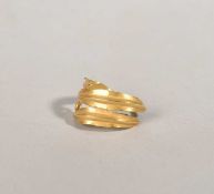 A GOLD TRIPLE LEAF RING