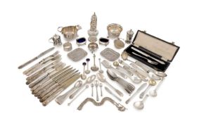 A mixed lot of silver items,