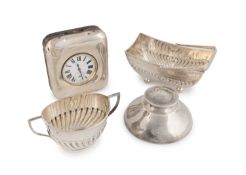 A mixed lot of silver items,