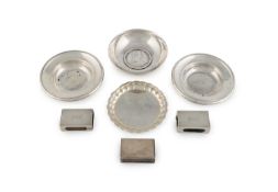 A mixed lot of silver items,