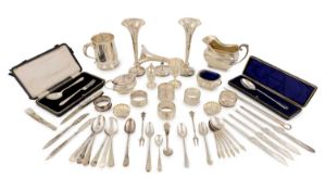 A mixed lot of silver items,