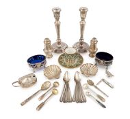 A mixed lot of silver,
