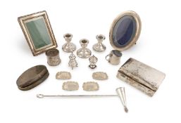 A mixed lot of silver items,