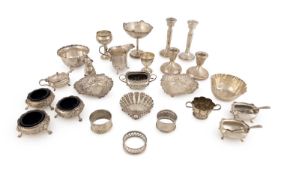 A mixed lot of silver items,